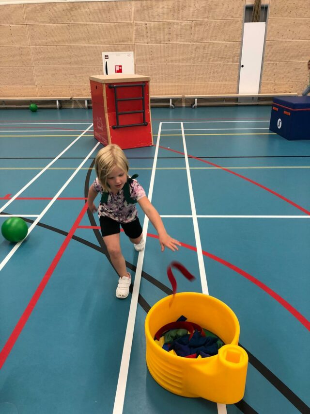 Kind speelt bij Sport-BSO Flekss Rijen
