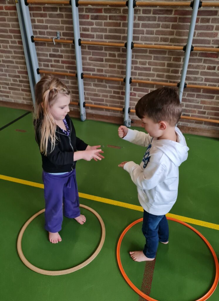 Sport-BSO Flekss Soccer Center - Steen, papier, schaar spel