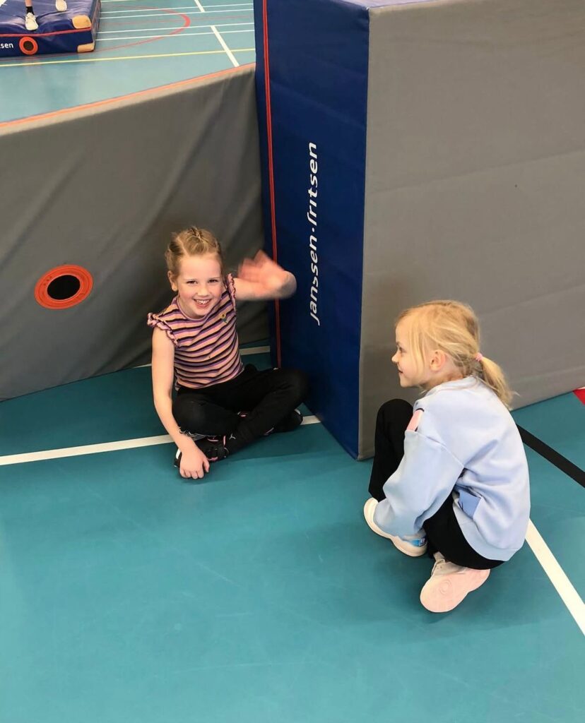 Kinderen verstoppen bij Sport-BSO Flekss