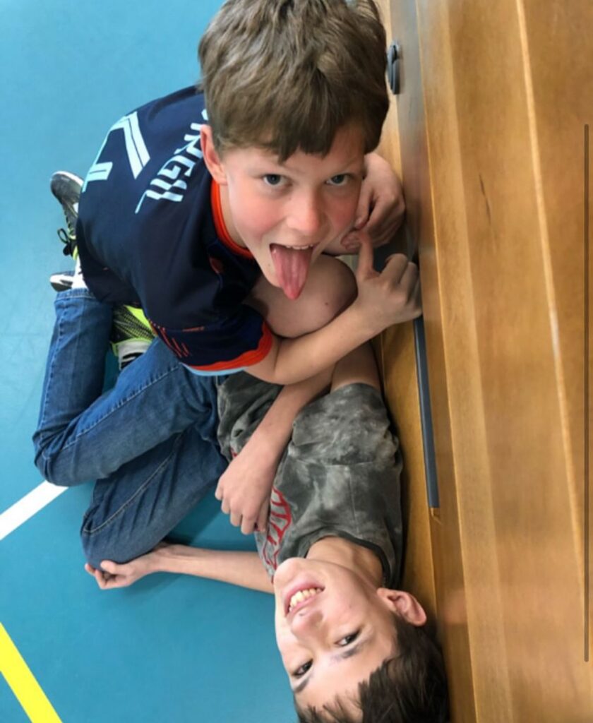 Kinderen verstoppen bij Sport-BSO Flekss