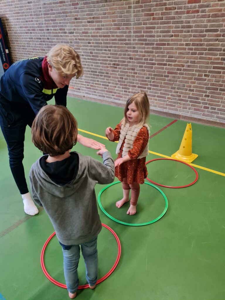 Sport-BSO Flekss Soccer Center - Steen, papier, schaar spel