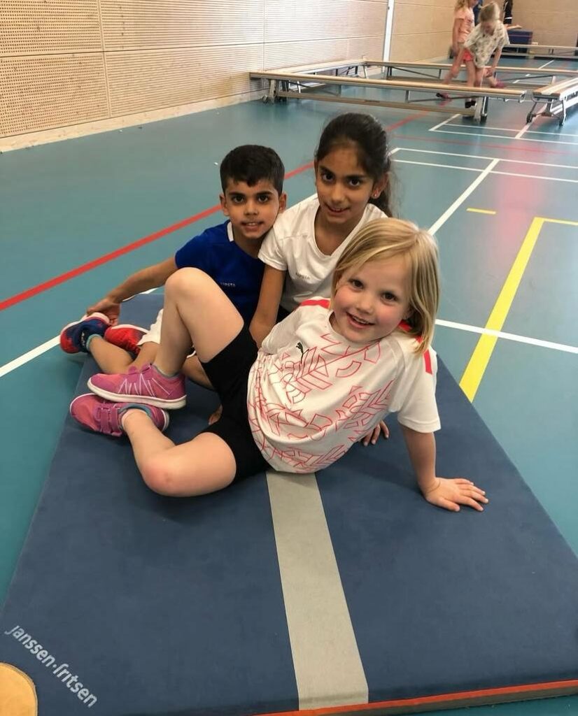 kinderen spelen bij Sport-BSO Flekss