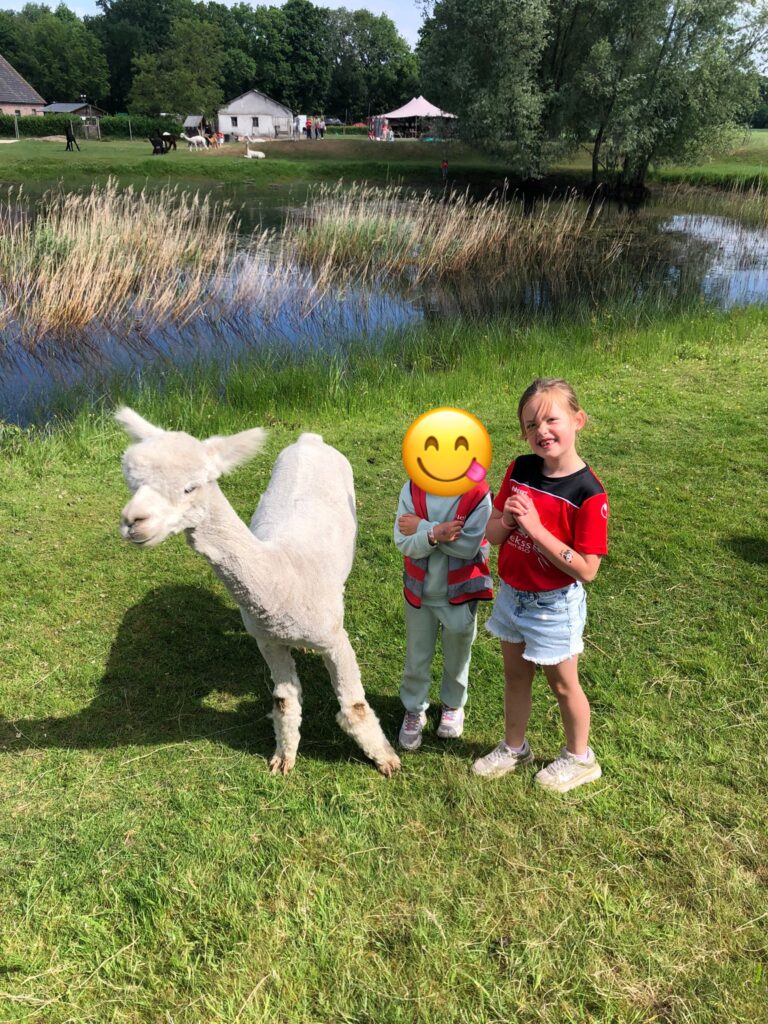 tussen de diertjes met flekss dongen