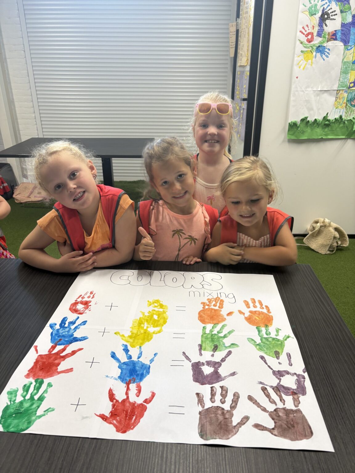 Sport-BSO Flekss Soccer Center - Knutselen met verf