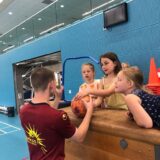 Kinderen hebben eigen sport winek gemaakt bij Sport-BSO Flekss