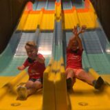 Kinderen spelen bij Kabonk mert Sport-BSO Flekss