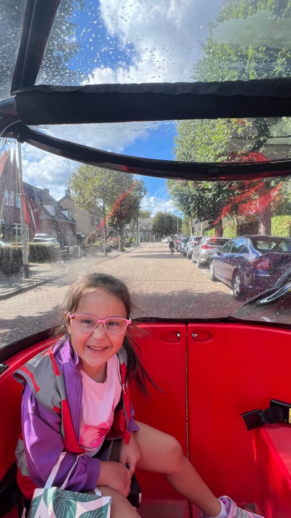 Kindjes ophalen met de juffen!