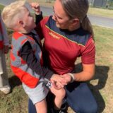 kind juichend bij juf bso nowies Etten-leur