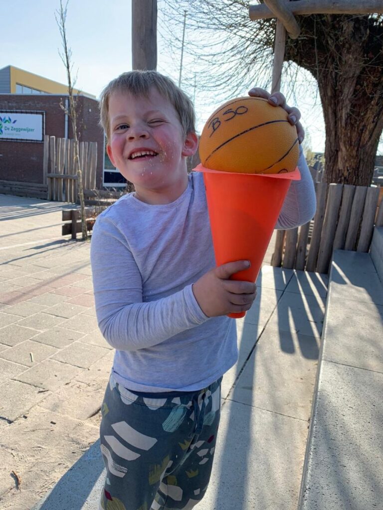 Flekss zeggewijzer 14 - buitenspelen