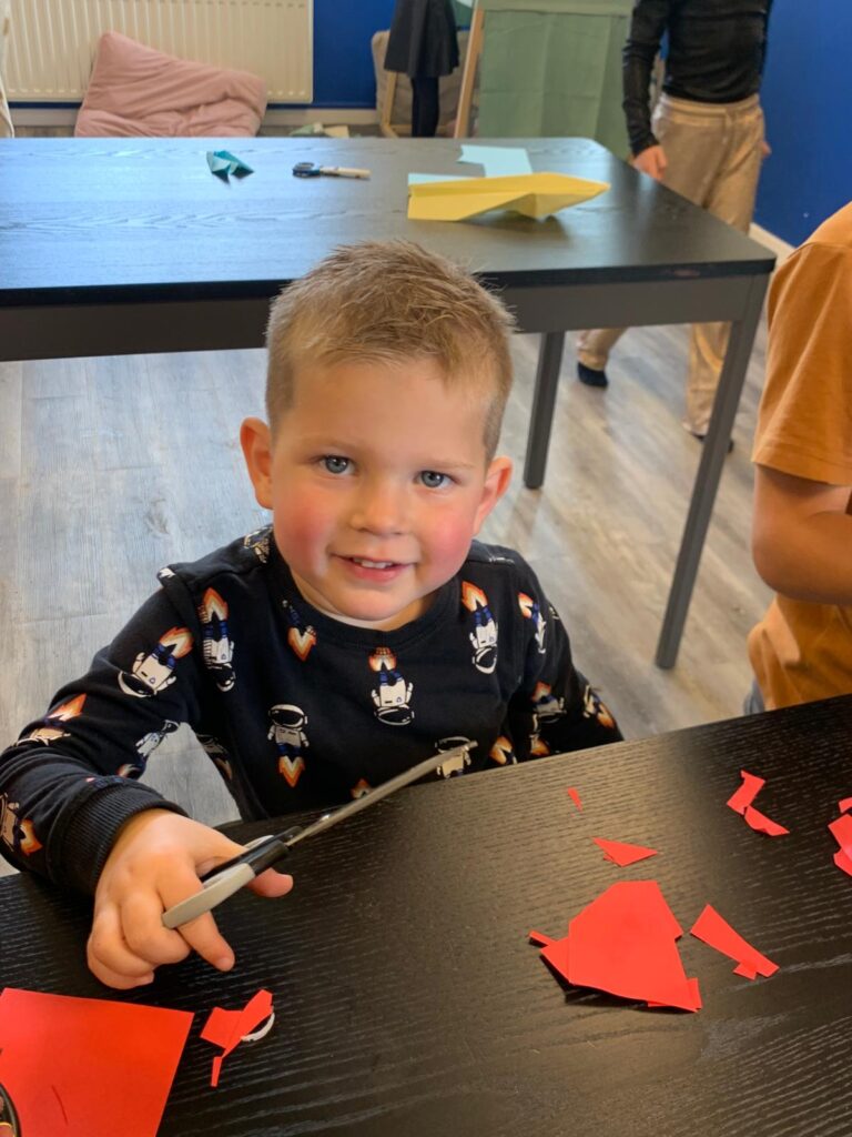 Raamsdonksveer - Knutselen op de BSO