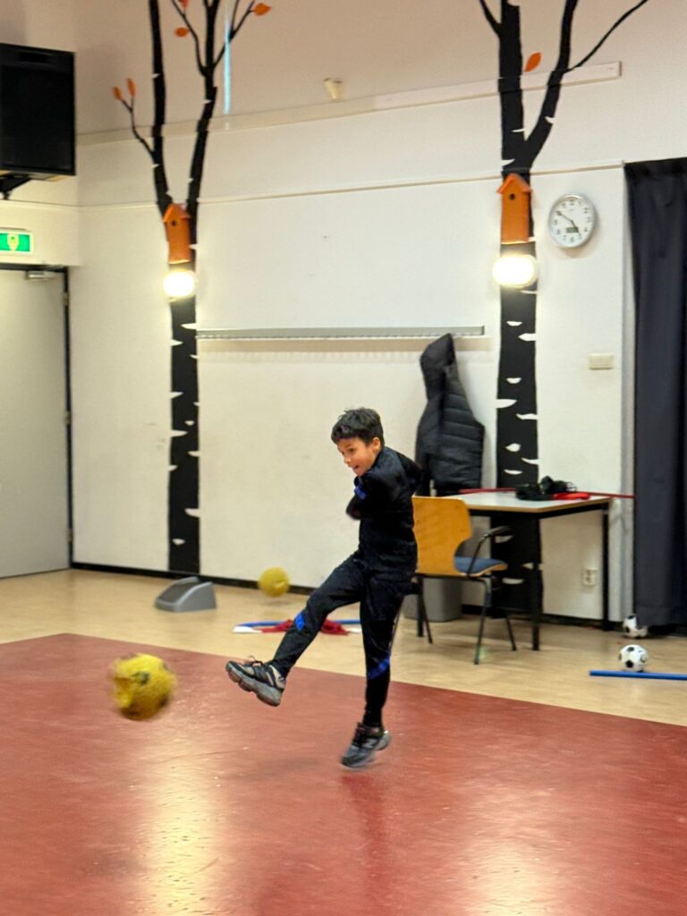 Voetballen in de gymzaal