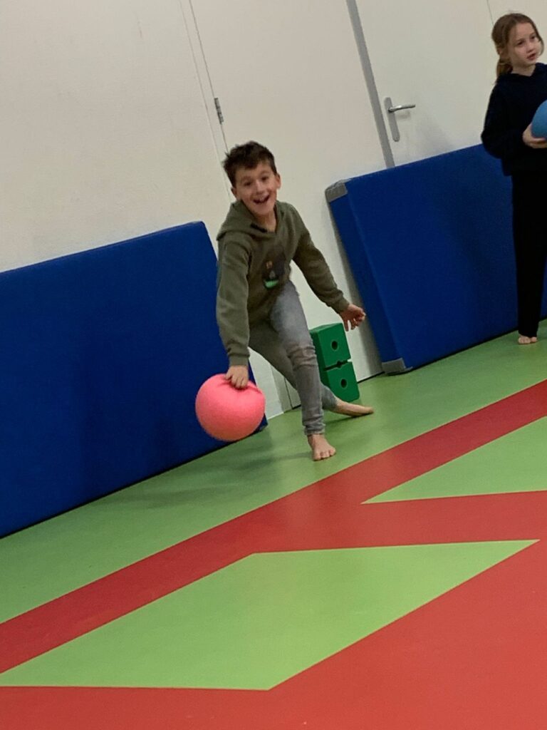 Flekss zonzeel november - trefbal 1