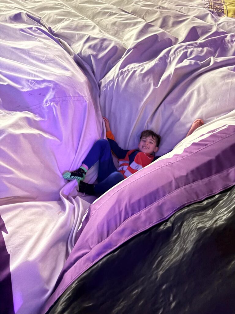 Uitje springkussen flekss kraaienest