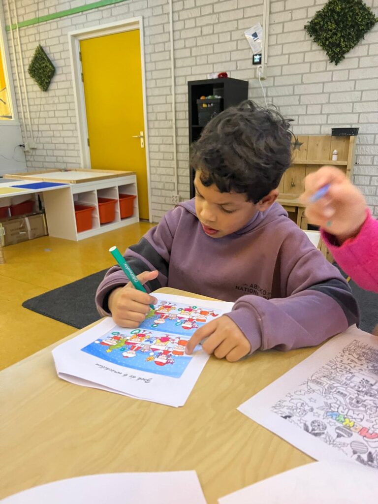 knutselen, kleuren en spelen bij flekss kinderopvang de wildert