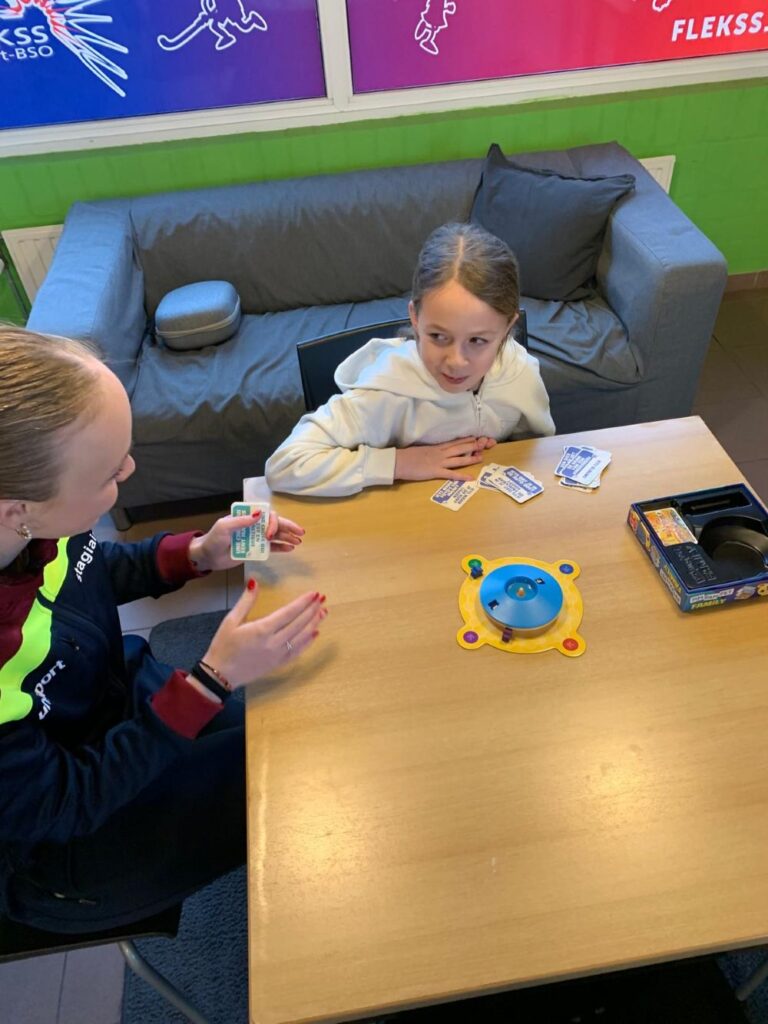 Spelletje spelen op de locatie etten-Leur