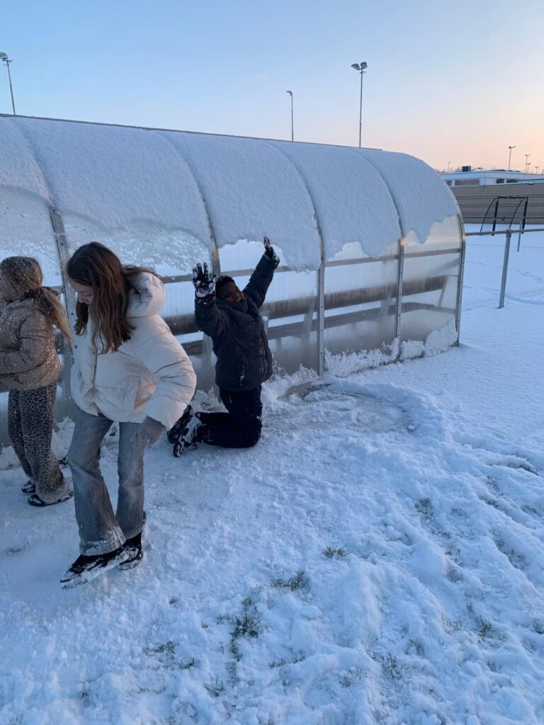 Sneeuwpret op de BSO Etten-Leur