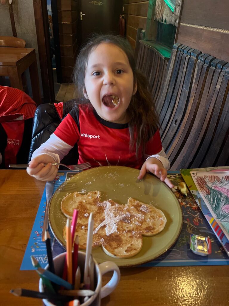 Lekkere pannenkoek eten!