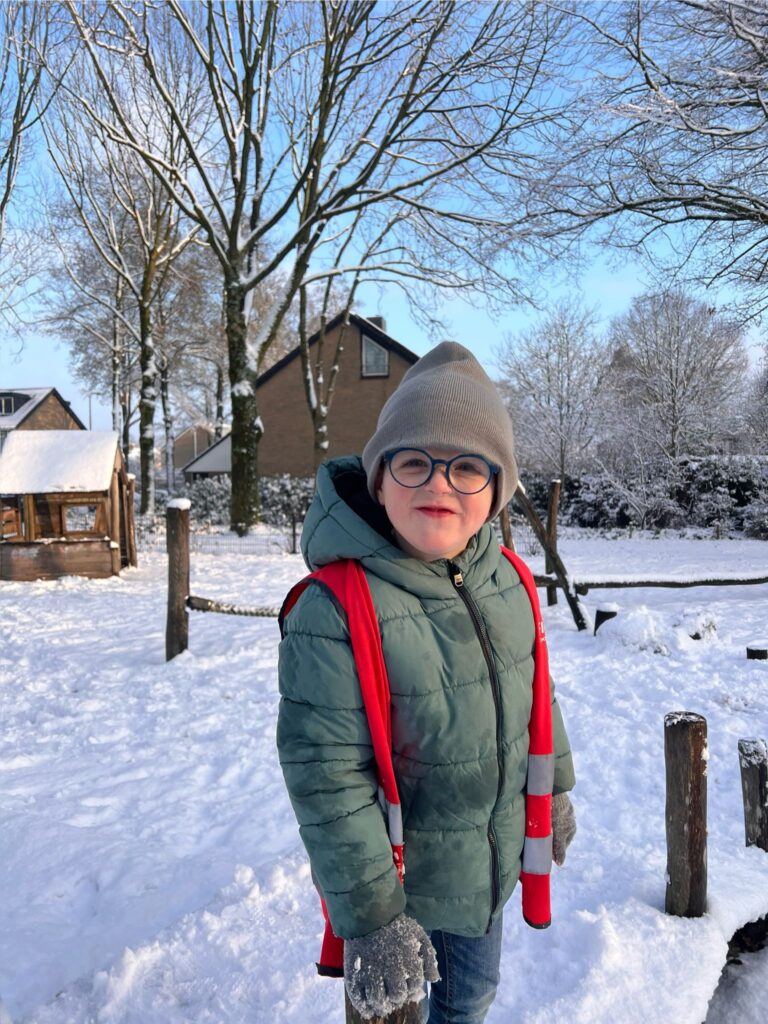 Spelen in de sneeuw