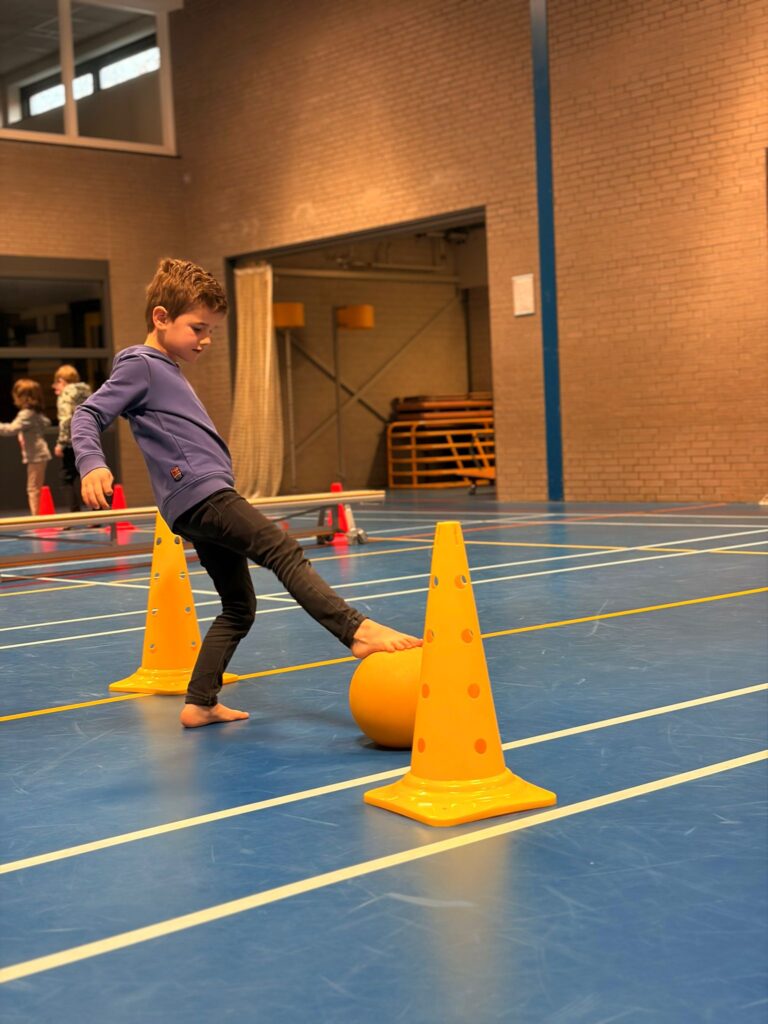 Voetballen in de gymzaal