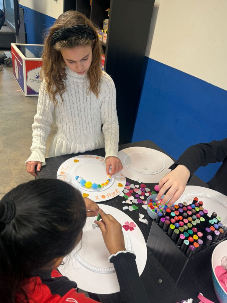 Knutselen hoedjes carnaval flekss kraaienest