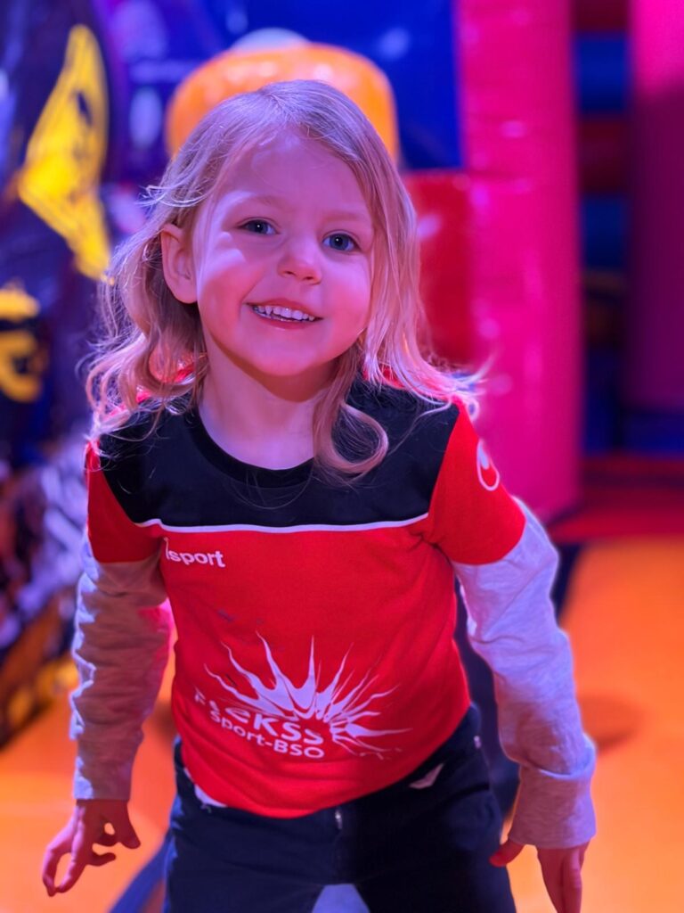 Kind lacht bij bouncevalley