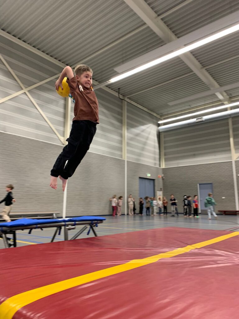 trampoline handbal