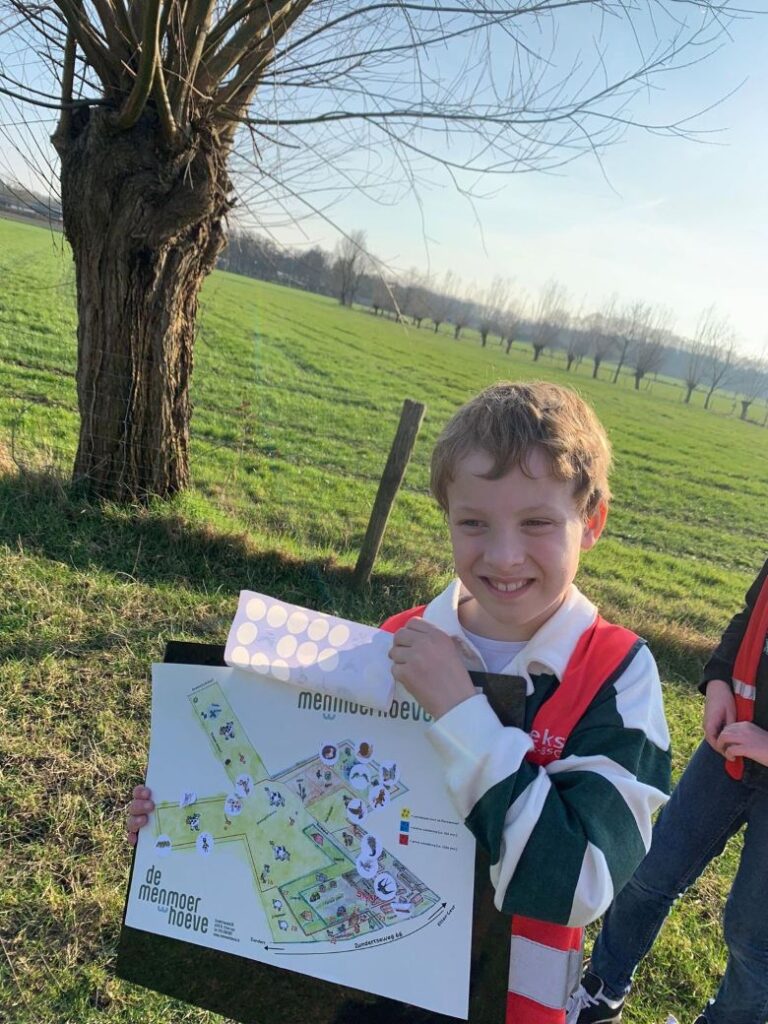 met de BSO Etten-Leur naar de kinderboerderij voor een speurtocht