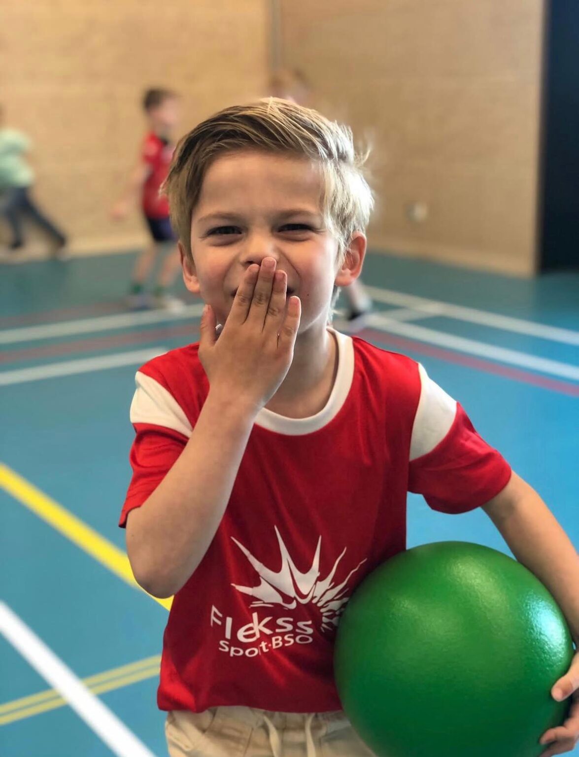 Kind speelt bij Sport-BSO Flekss