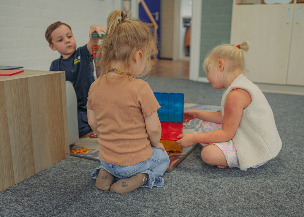 Peuters spelen op de peutergroep van Flekss Made