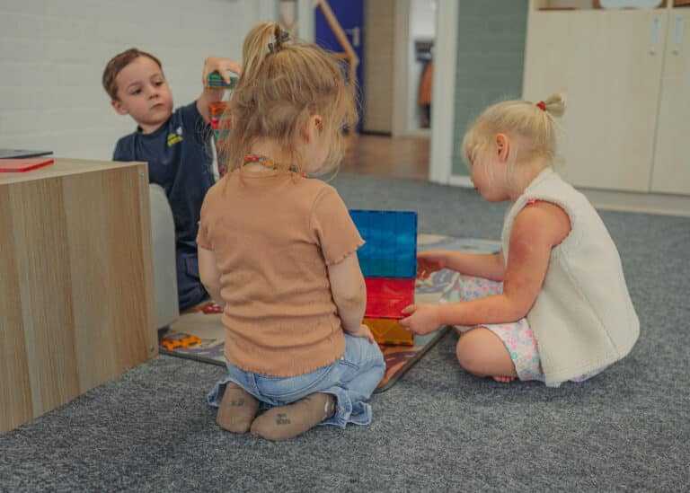Peuters spelen op de peutergroep van Flekss Made