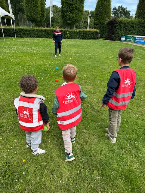 kinderen spelen jeu de boules