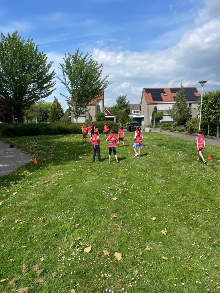 kinderen sporten buiten
