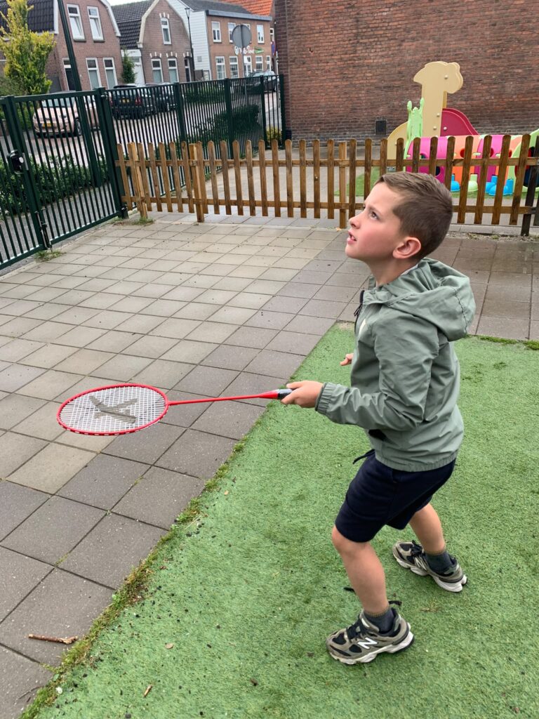 badmintonnen in de tuin