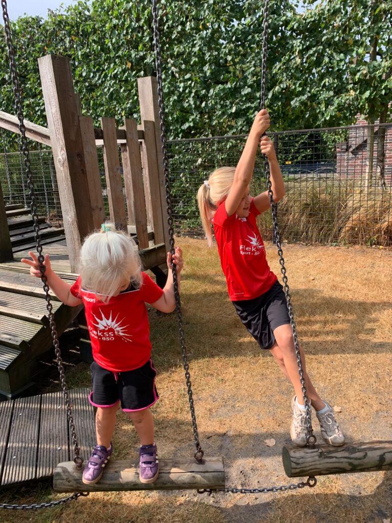 klauteren in de speeltuin