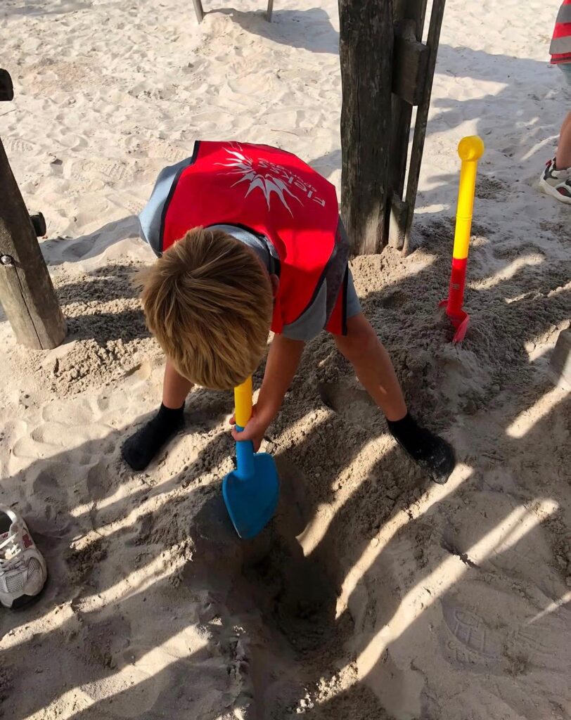 Spelen in de speeltuin met Sport-BSO Flekss