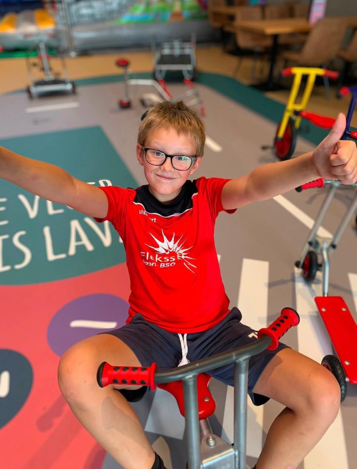 Kinderen spelen bij Kabonk met Sport-BSO Flekss