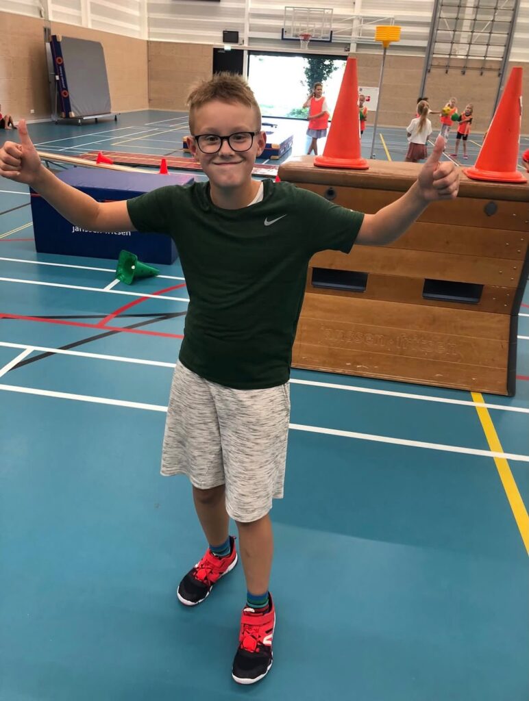 Kinderen spelen Trefbal bij Sport-BSO Flekss