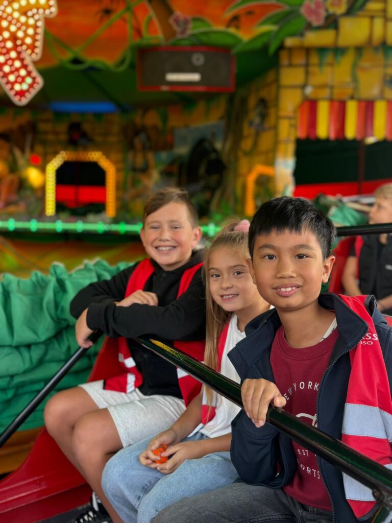 drie-kinderen-in-attractie