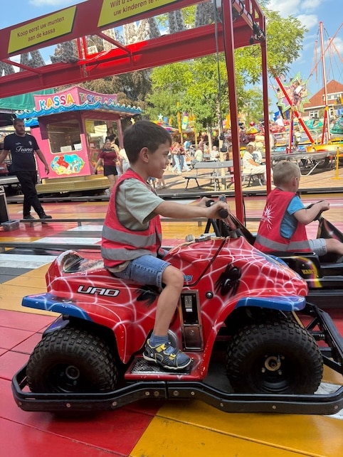 kinderen op de kermis