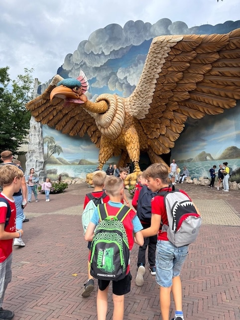 kinderen op uitje naar de Efteling