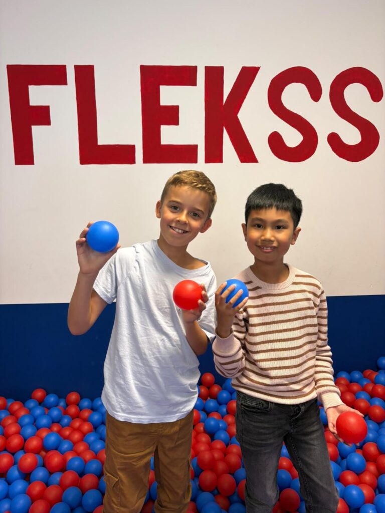 samen-spelen-in-de-ballenbak
